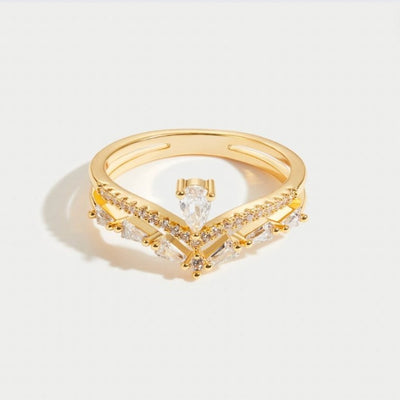 Anillo Dorado con Cristales Elegantes