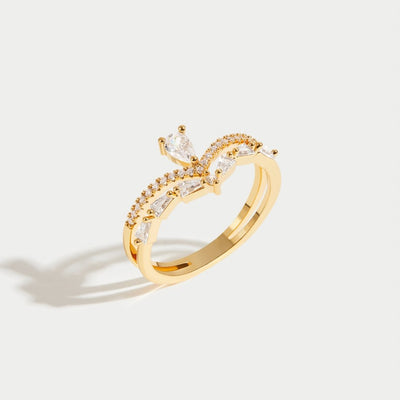 Anillo Dorado con Cristales Elegantes