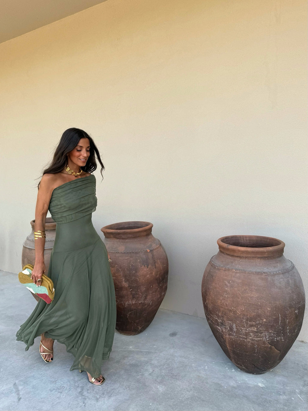 Hera | Vestido Fluido con Diseño Asimétrico
