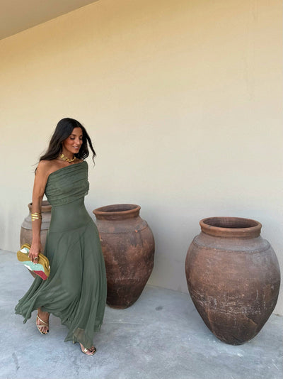 Hera | Vestido Fluido con Diseño Asimétrico