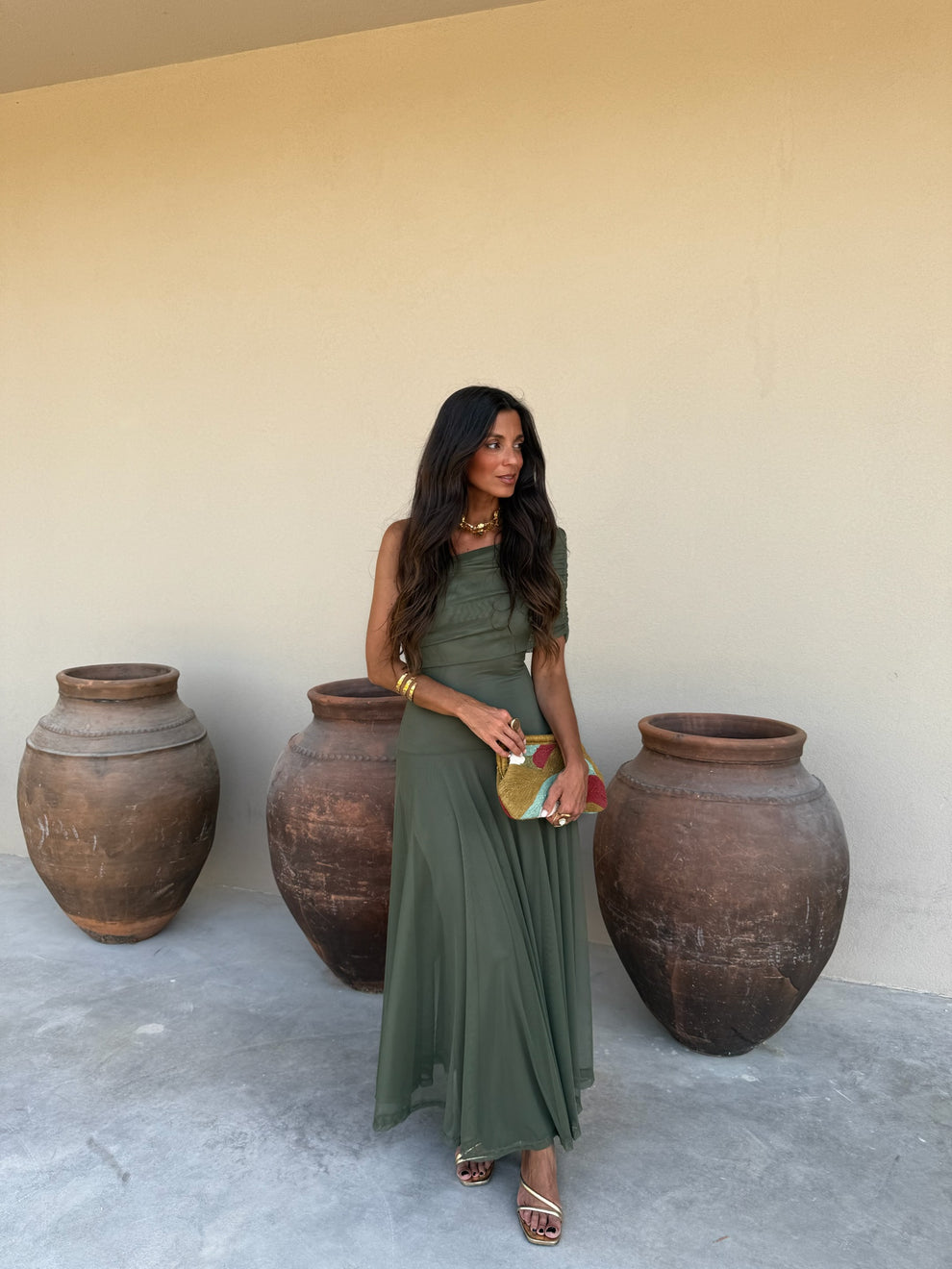 Hera | Vestido Fluido con Diseño Asimétrico