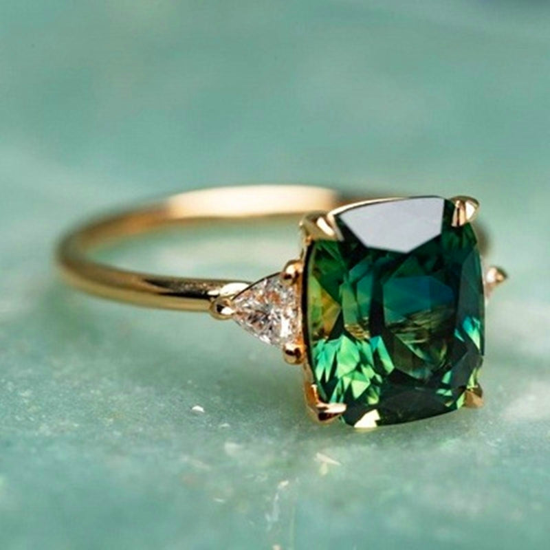 Anillo de Esmeralda Clásico en Oro