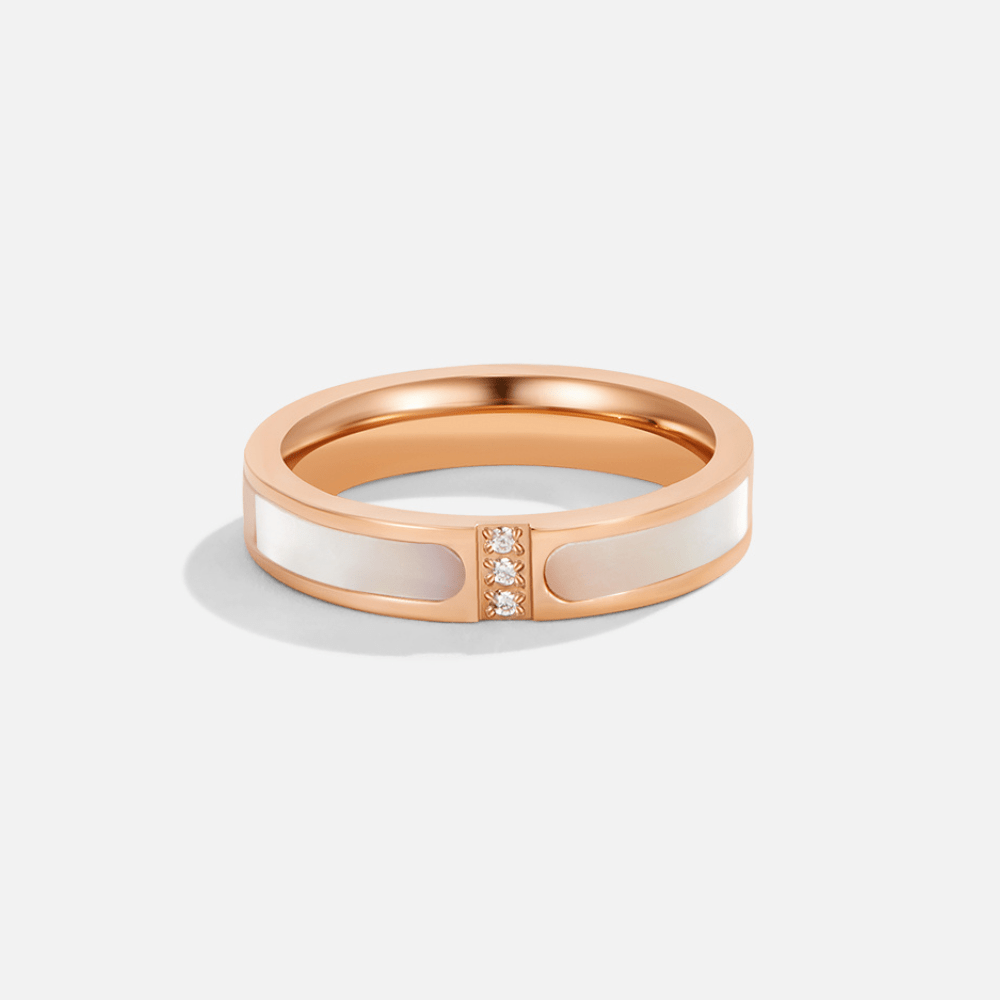 Anillo Banda con Detalles Brillantes