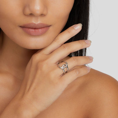 Anillo Plata con Diseño Entrelazado