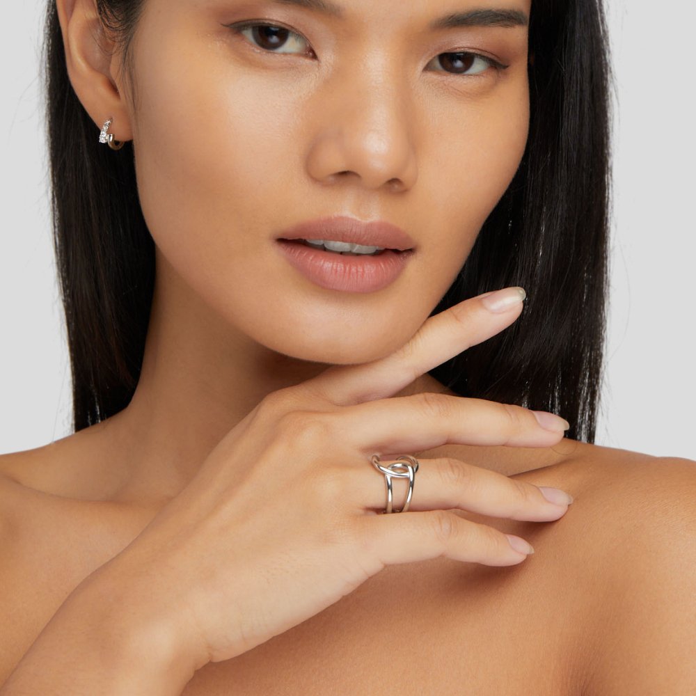 Anillo Plata con Diseño Entrelazado