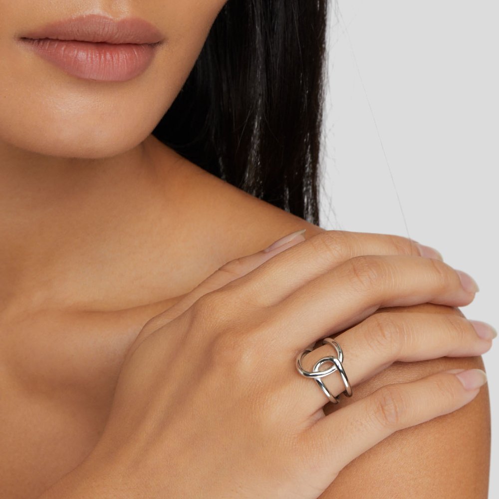 Anillo Plata con Diseño Entrelazado