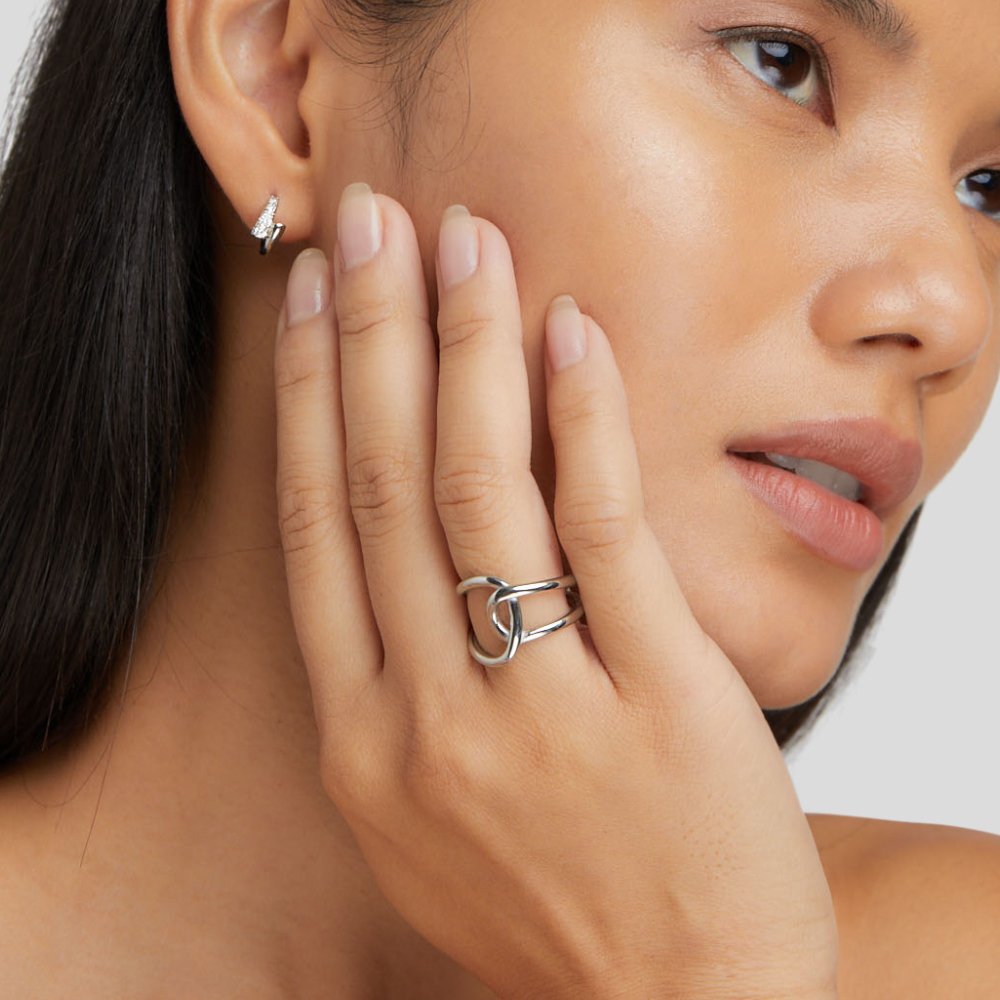 Anillo Plata con Diseño Entrelazado