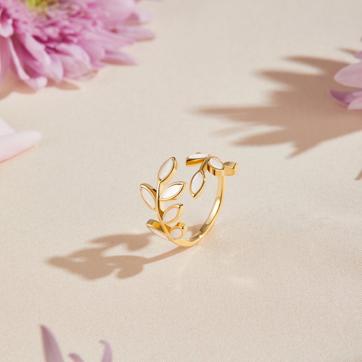 Anillo de Hojas Doradas