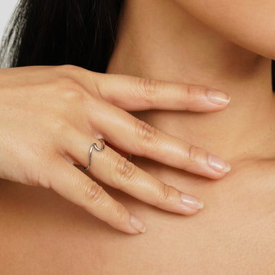 Anillo Plata con Curvas Modernas