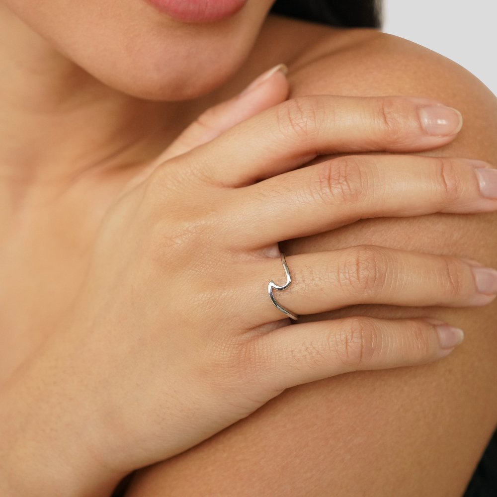 Anillo Plata con Curvas Modernas