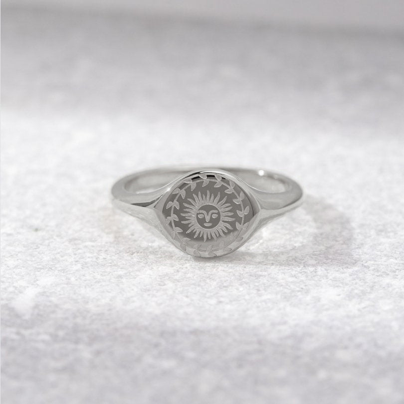 Anillo Grabado con Sol Radiante