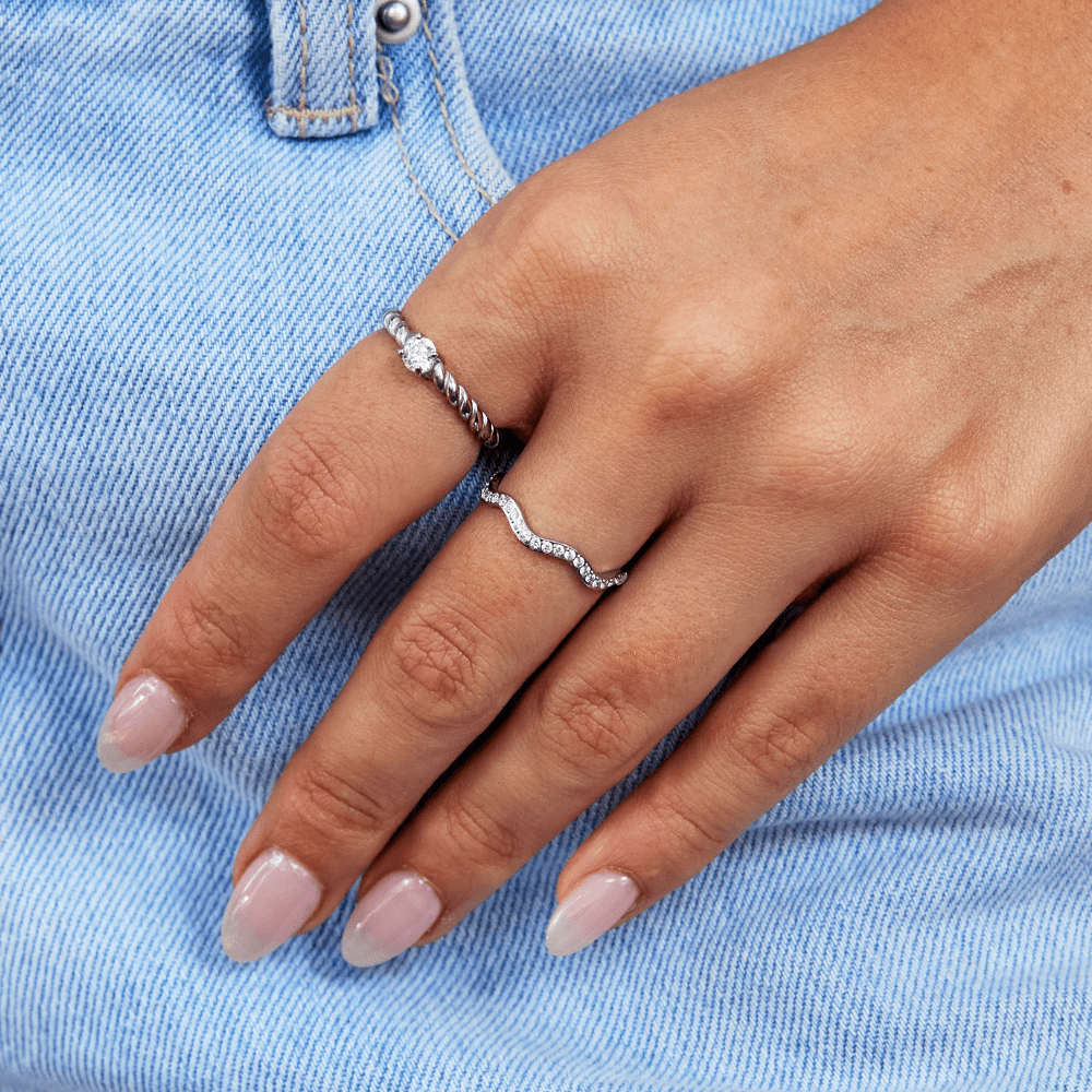 Anillo Plata Ondulado con Brillantes